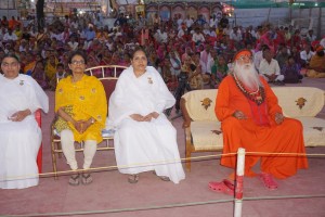 Swami Pragyanand looking Chaitanya Jhanki 